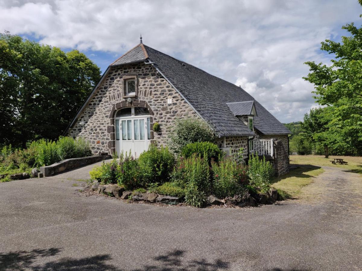 Maison D'Hotes La Grange Bed & Breakfast Salers Exterior photo