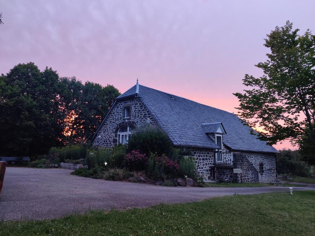 Maison D'Hotes La Grange Bed & Breakfast Salers Exterior photo